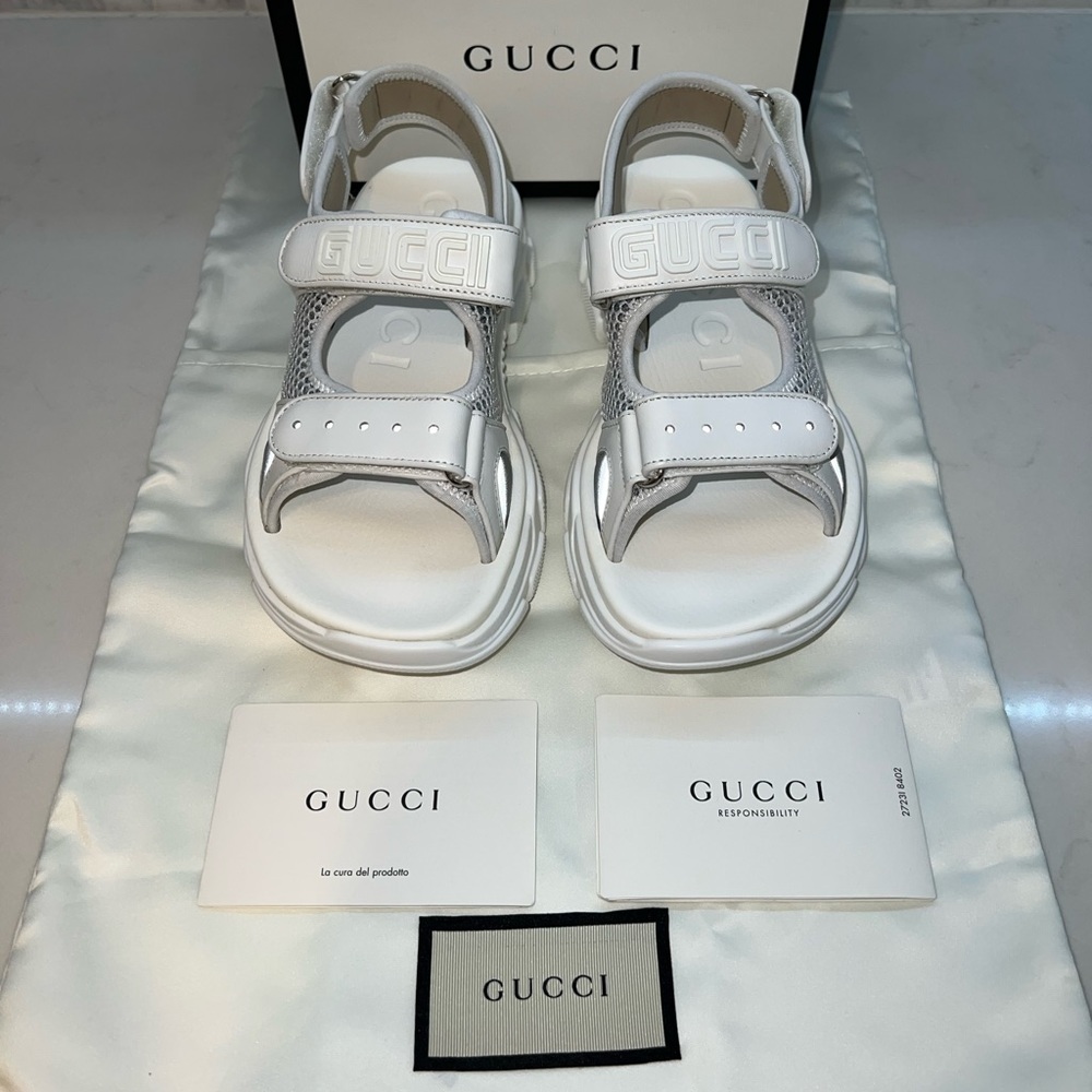 Gucci kids Aguru Trek brand-embellished leather sandals 5-7 years 33
